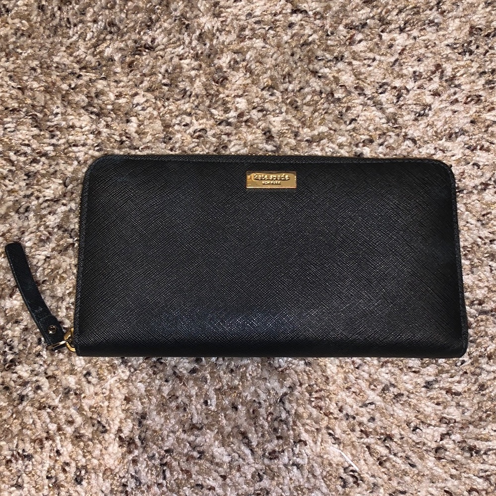 NWOT Kate spade zip around wallet
